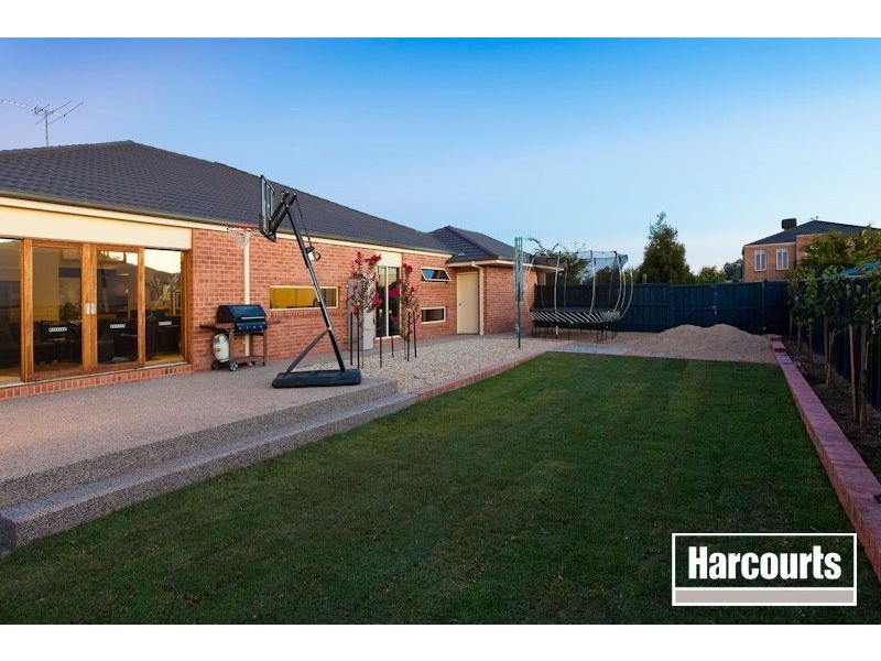 5 St Ives Drive, Narre Warren South VIC 3805