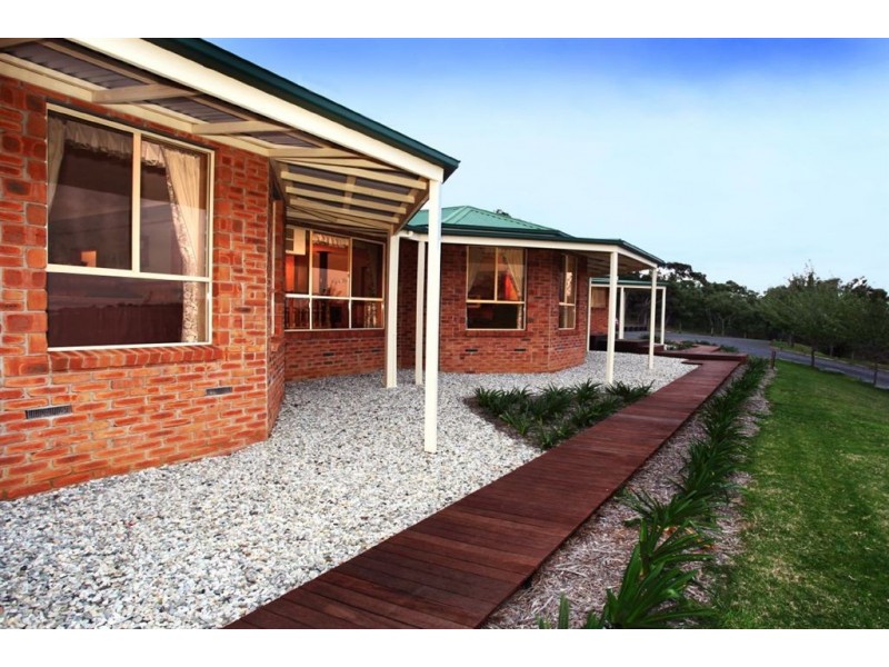 6 Cardinia Creek Road, Narre Warren East VIC 3804