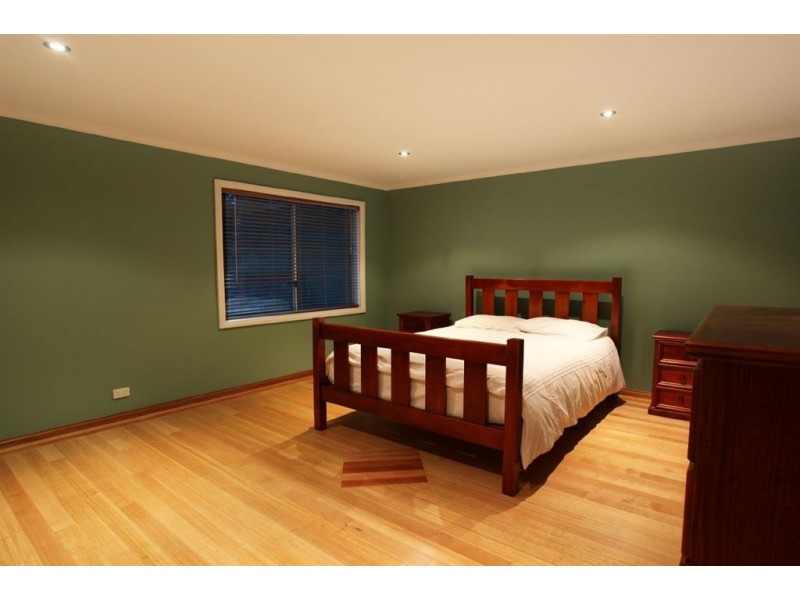 6 Cardinia Creek Road, Narre Warren East VIC 3804