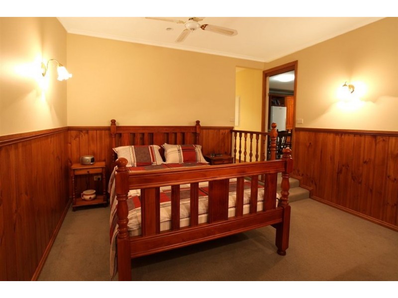 6 Cardinia Creek Road, Narre Warren East VIC 3804