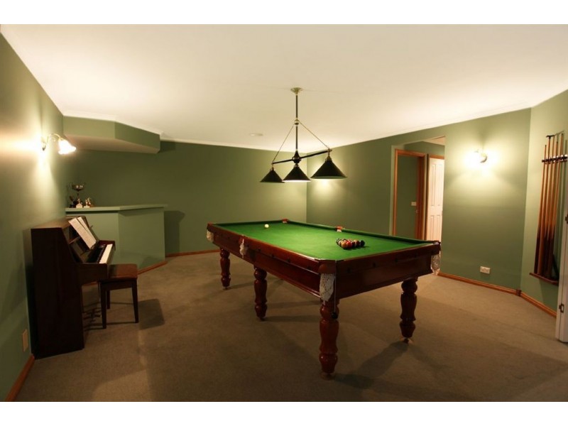 6 Cardinia Creek Road, Narre Warren East VIC 3804