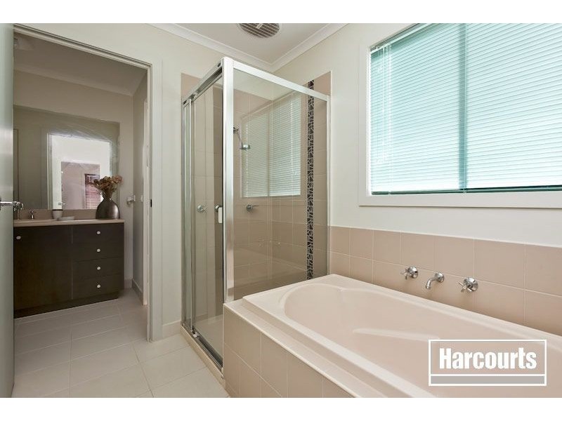 19 Melzak Way, Berwick VIC 3806