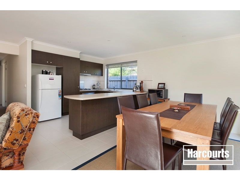 19 Melzak Way, Berwick VIC 3806