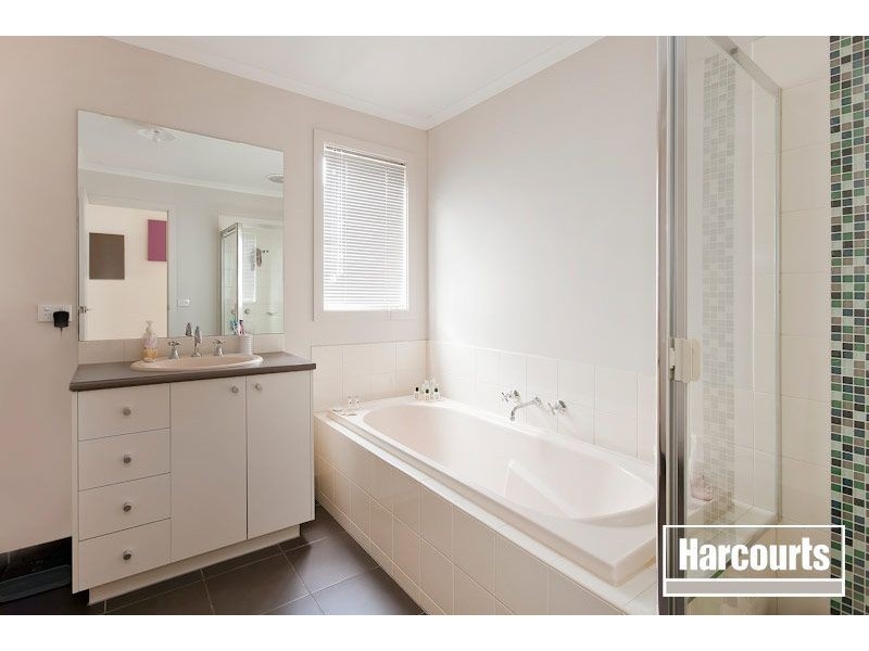 35 Melzak Way, Berwick VIC 3806
