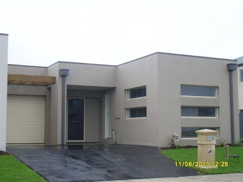 30 Edgeware Close, Pakenham VIC 3810