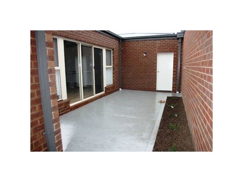 30 Edgeware Close, Pakenham VIC 3810