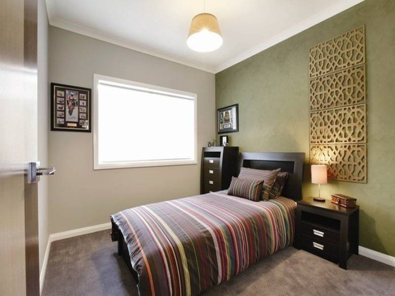 12 Peisley Crescent, Cranbourne East VIC 3977