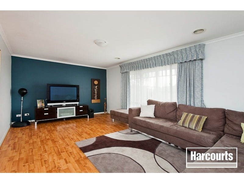 10 Delhuntly Rise, Narre Warren South VIC 3805