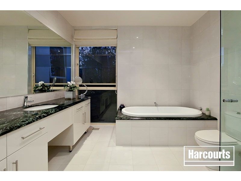 36 Rheanva Street, Berwick VIC 3806