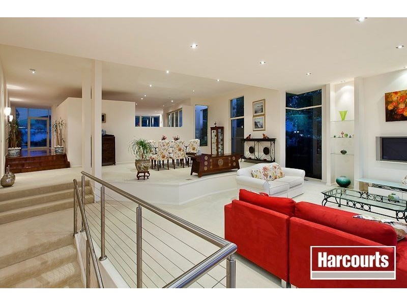 36 Rheanva Street, Berwick VIC 3806