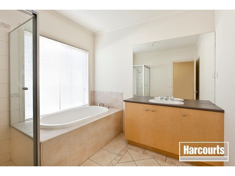 76 Berwick Springs Promenade, Narre Warren South VIC 3805