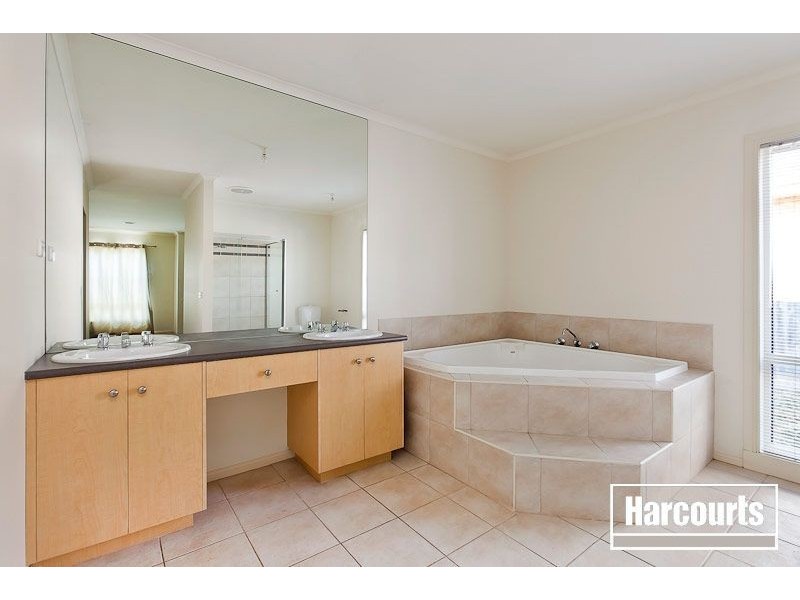 76 Berwick Springs Promenade, Narre Warren South VIC 3805