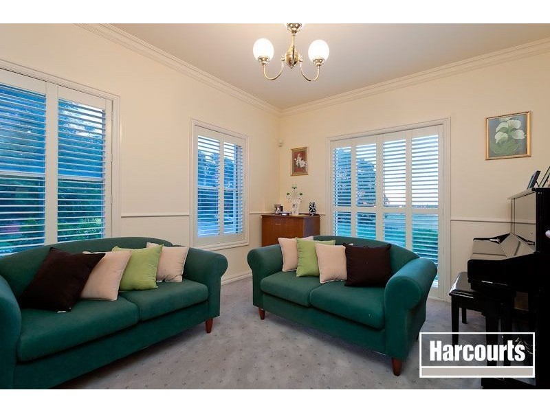 8 Wembley Drive, Berwick VIC 3806