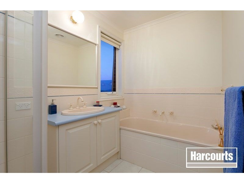 8 Wembley Drive, Berwick VIC 3806