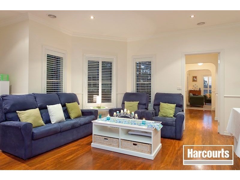 8 Wembley Drive, Berwick VIC 3806