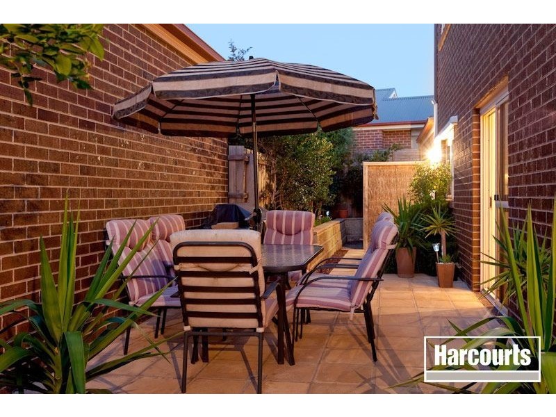 8 Wembley Drive, Berwick VIC 3806
