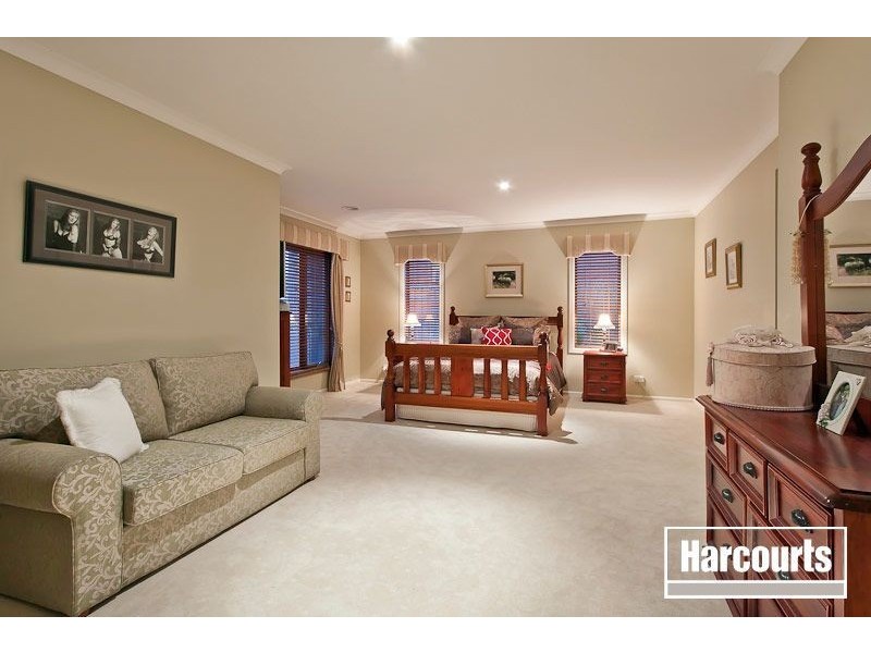 9 Roselea Place, Narre Warren North VIC 3804