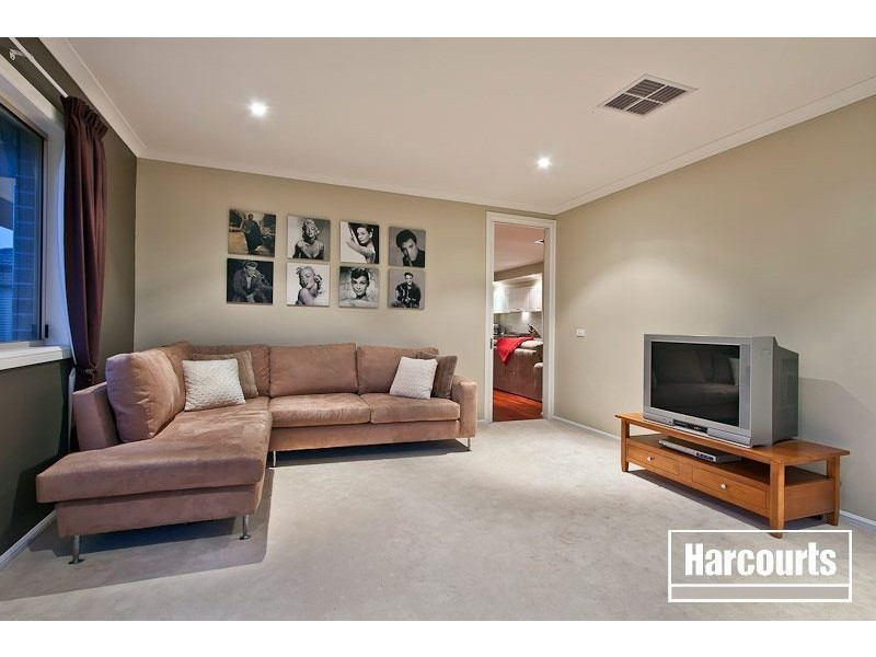 9 Roselea Place, Narre Warren North VIC 3804