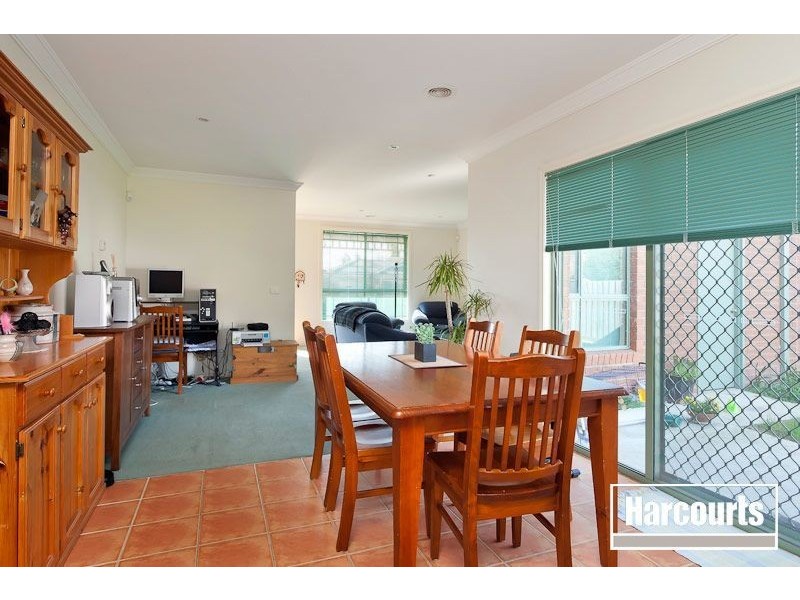 27 Strabane Way, Hampton Park VIC 3976