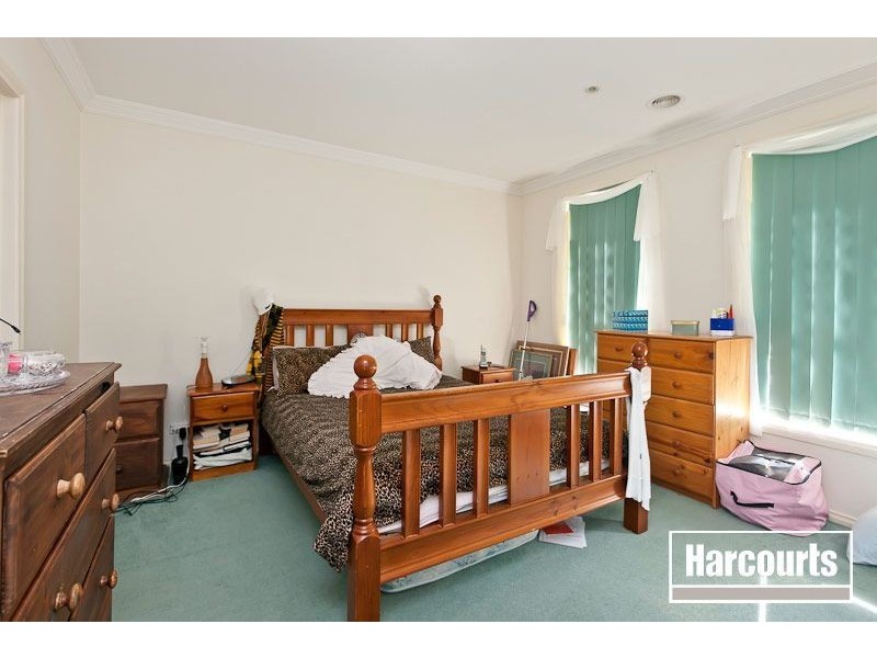 27 Strabane Way, Hampton Park VIC 3976