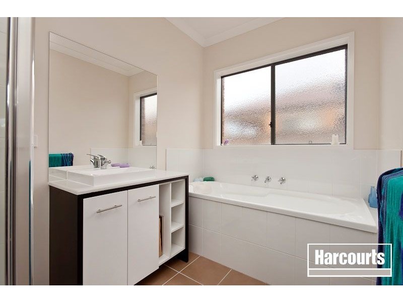 27 Saul Avenue, Berwick VIC 3806