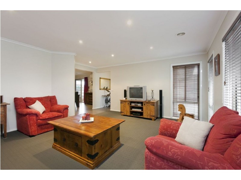 13 Balmaceda Crt, Berwick VIC 3806