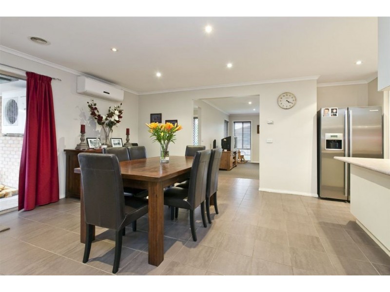 13 Balmaceda Crt, Berwick VIC 3806