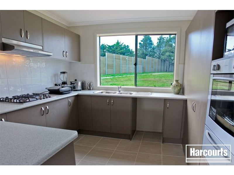 4 Golf Links Road, Berwick VIC 3806
