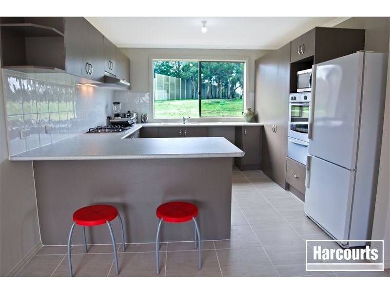 4 Golf Links Road, Berwick VIC 3806