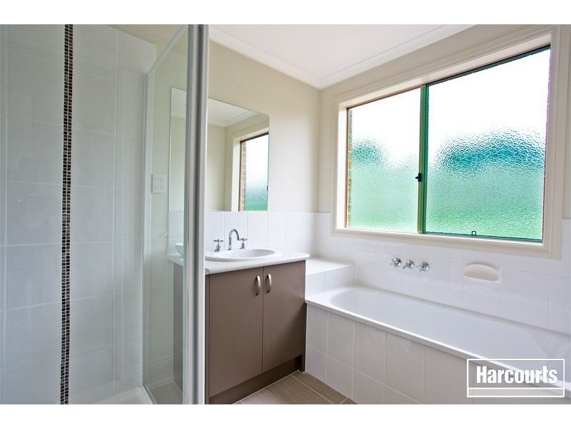 4 Golf Links Road, Berwick VIC 3806