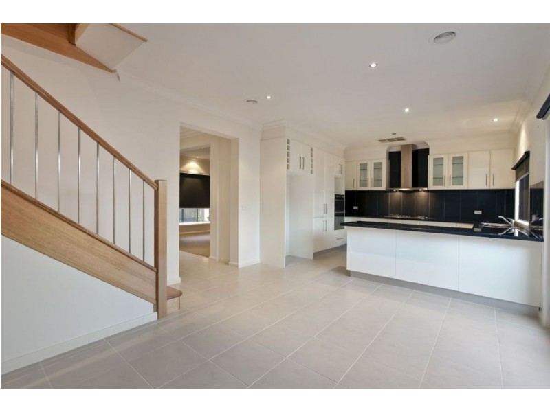 2/3 Gamble Avenue, Berwick VIC 3806