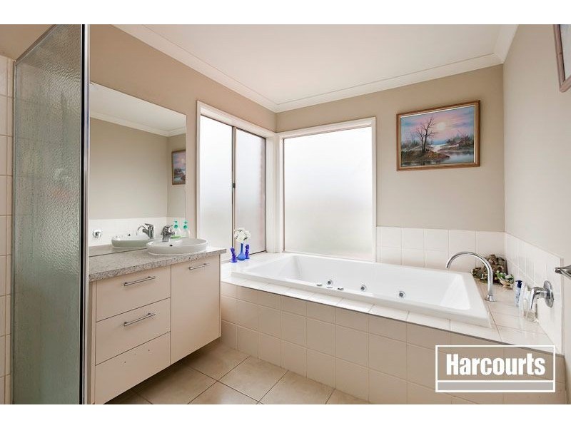 14 Eucumbene Drive, Berwick VIC 3806