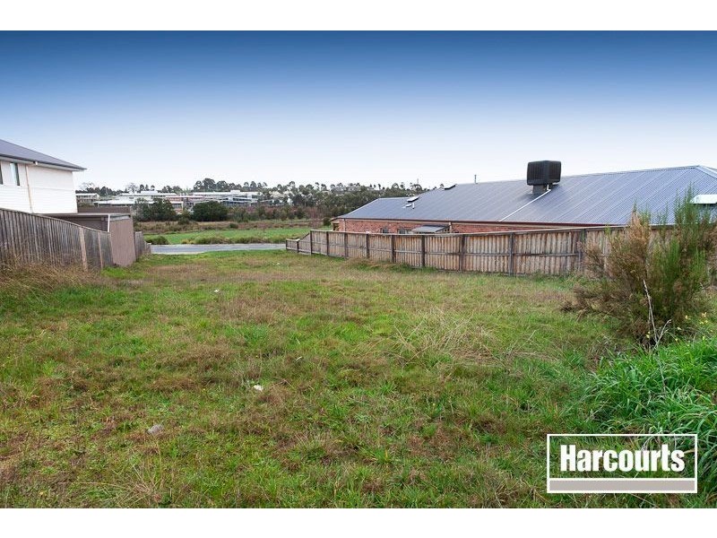18 Piermont Drive, Berwick VIC 3806
