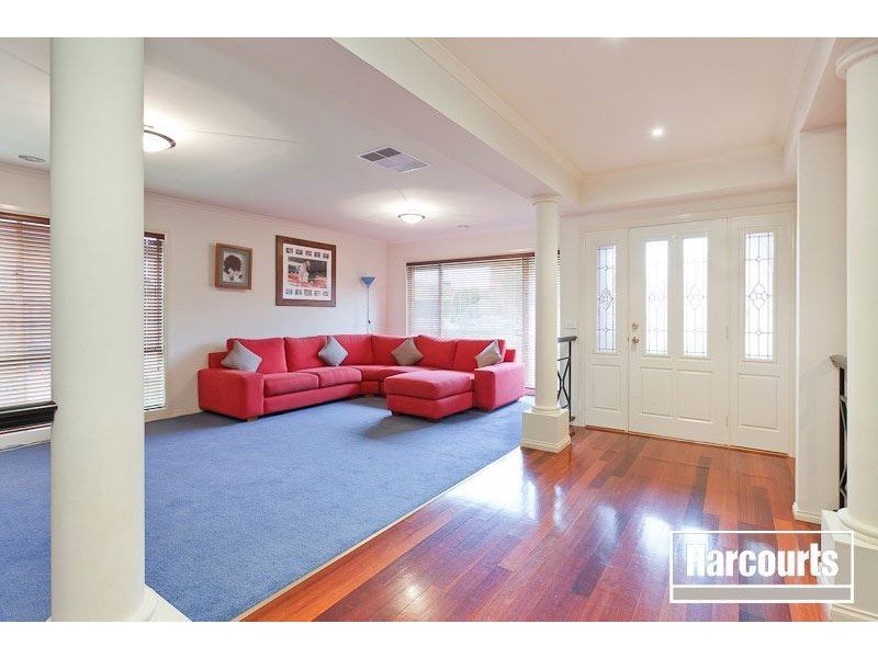 17 Cobbler Grange, Lynbrook VIC 3975