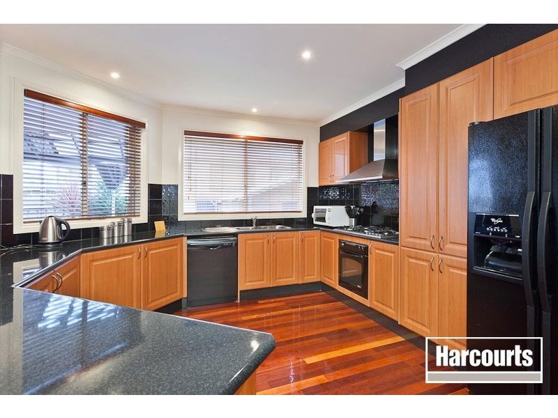 17 Cobbler Grange, Lynbrook VIC 3975