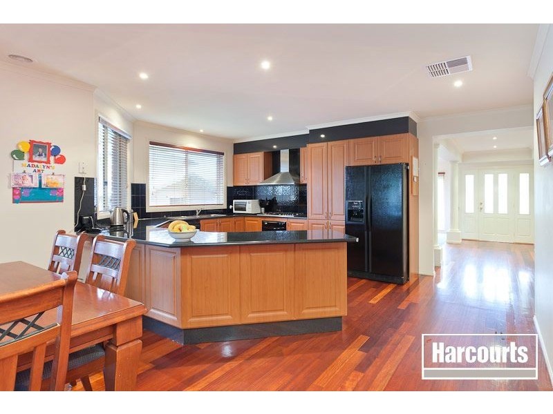 17 Cobbler Grange, Lynbrook VIC 3975