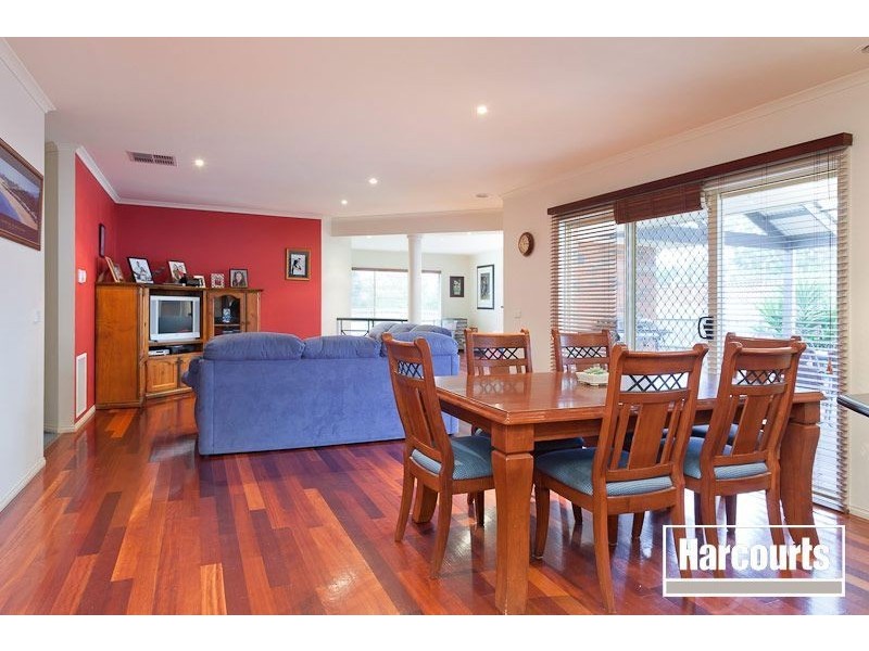 17 Cobbler Grange, Lynbrook VIC 3975