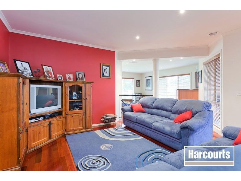 17 Cobbler Grange, Lynbrook VIC 3975