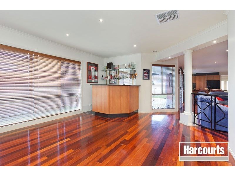 17 Cobbler Grange, Lynbrook VIC 3975
