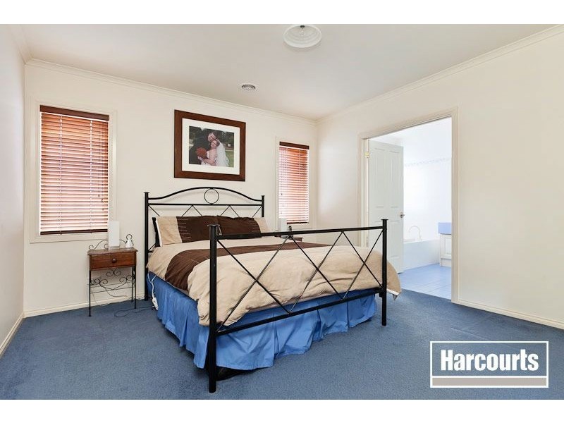 17 Cobbler Grange, Lynbrook VIC 3975