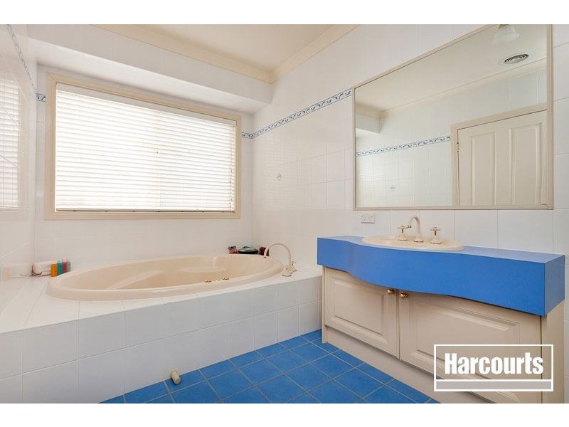 17 Cobbler Grange, Lynbrook VIC 3975