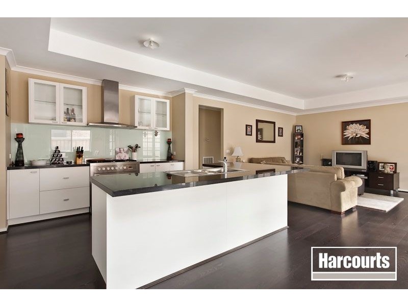 7 Lakeside Drive, Berwick VIC 3806