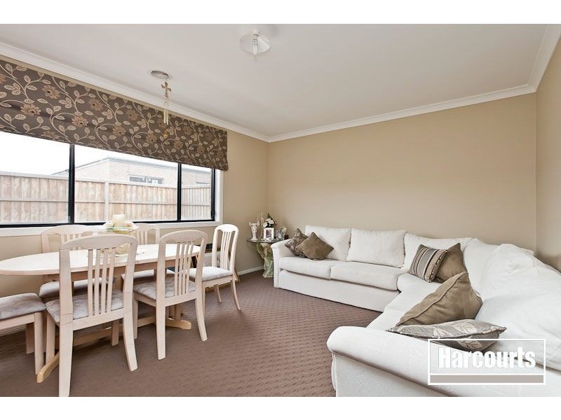 7 Lakeside Drive, Berwick VIC 3806