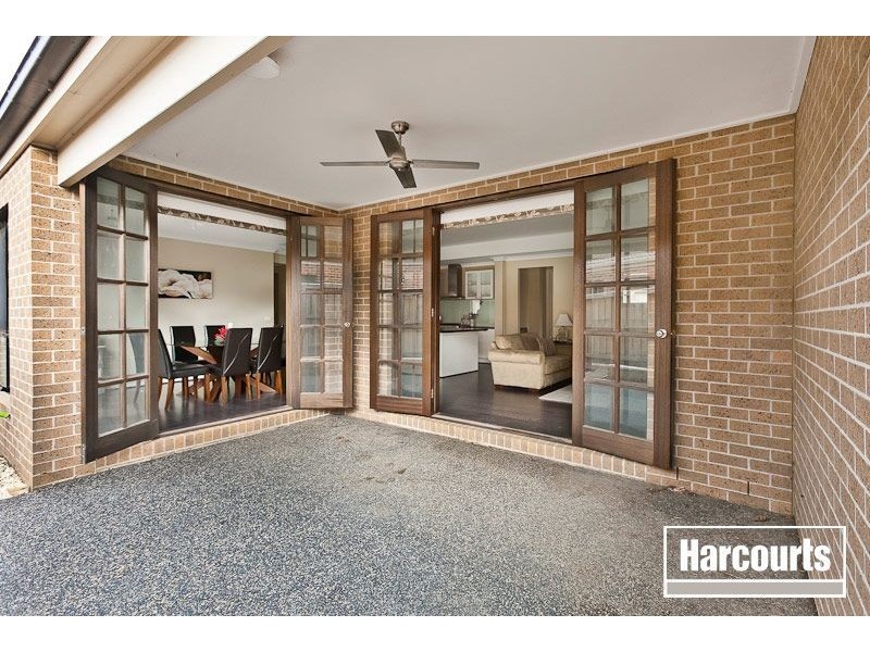 7 Lakeside Drive, Berwick VIC 3806