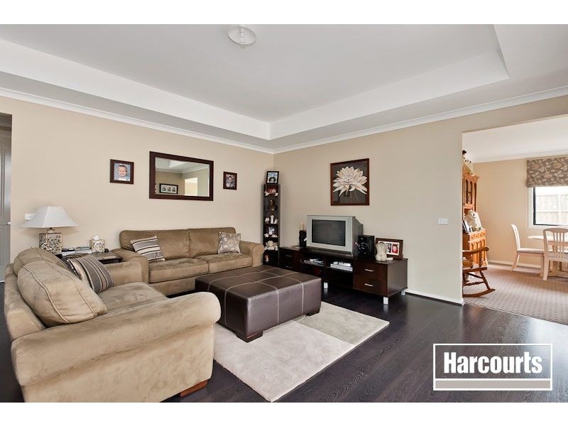 7 Lakeside Drive, Berwick VIC 3806