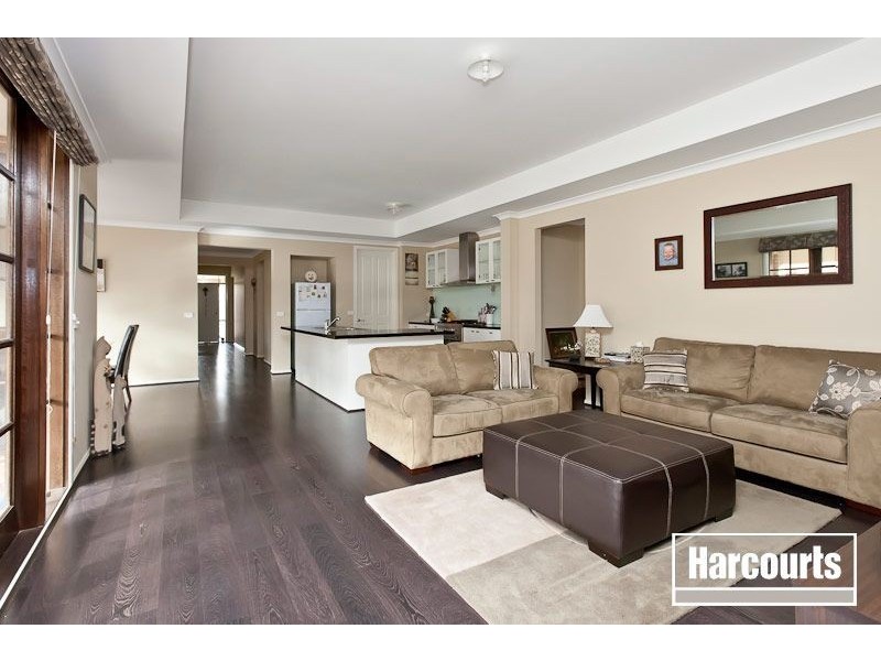 7 Lakeside Drive, Berwick VIC 3806