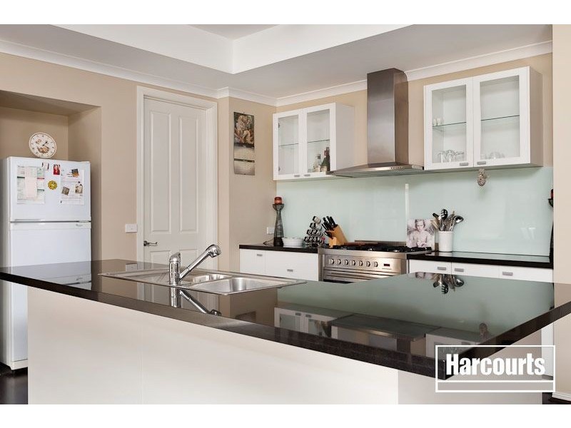 7 Lakeside Drive, Berwick VIC 3806