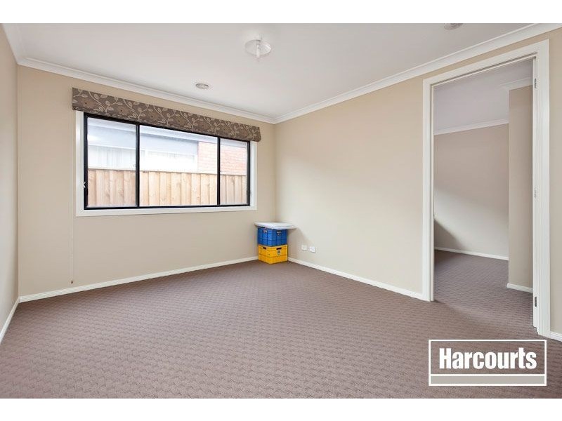 7 Lakeside Drive, Berwick VIC 3806