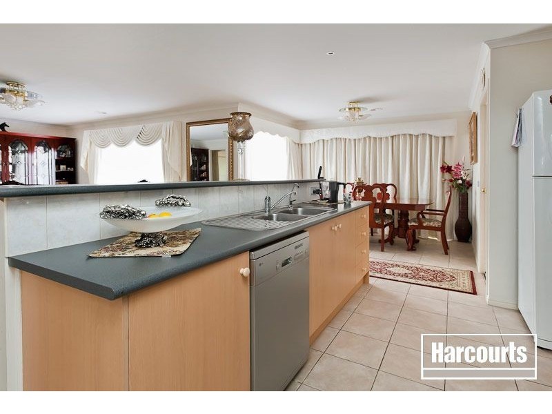 4 Fenton Place, Narre Warren South VIC 3805