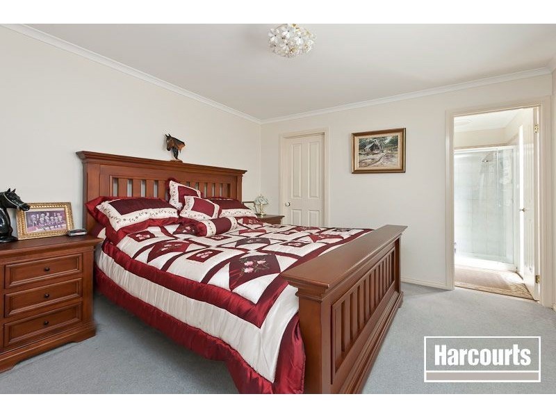 4 Fenton Place, Narre Warren South VIC 3805